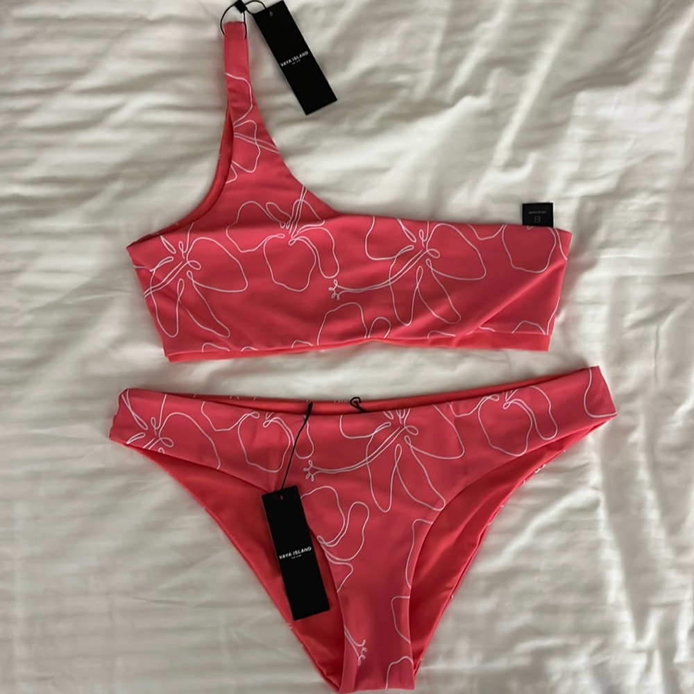 vaya island pink reversible bikini size large but fits small/medium, new w/ tags
